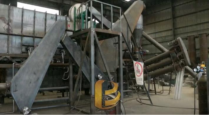 無煙連續式木屑糖心VLOG下载网页加工木炭的生產現場